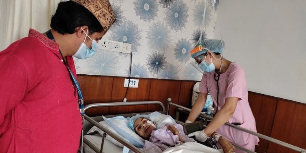 सडक दुर्घटनाका कारण थलिएकी मोडल घिमिरेको नर्भिक अस्पतालद्वारा उपचार सुरु